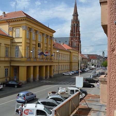 Apartment Downtown Osijek Phòng bức ảnh